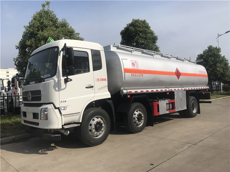 25方天錦小三軸鋁合金運(yùn)油車