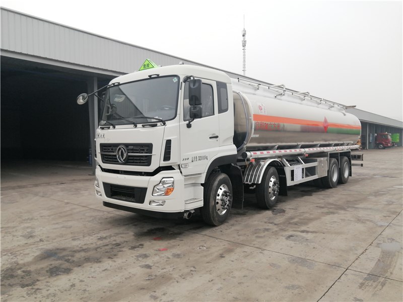 29.7方：東風(fēng)天龍前四后八運(yùn)油車