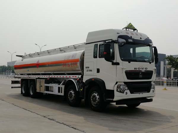 26方重汽豪沃前四后八鋁合金運(yùn)油車(chē)
