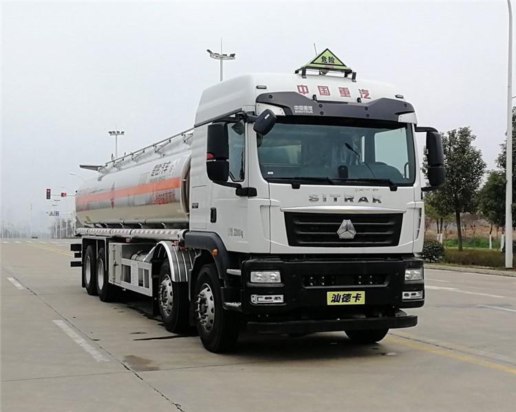 25.6方重汽汕德卡前四后八鋁合金運(yùn)油車(chē)