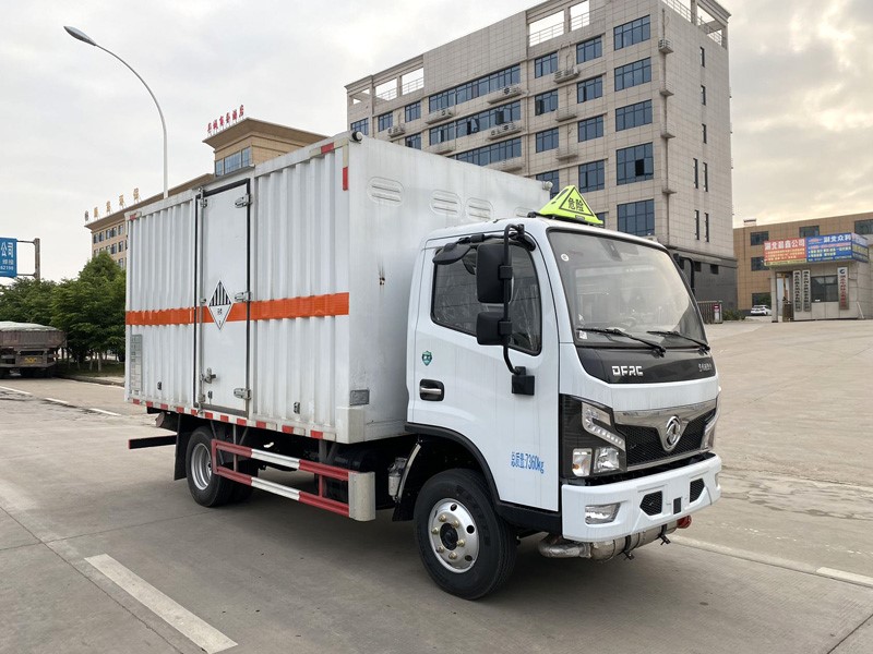 CSC5075XZW6型雜項危險物品廂式運輸車
