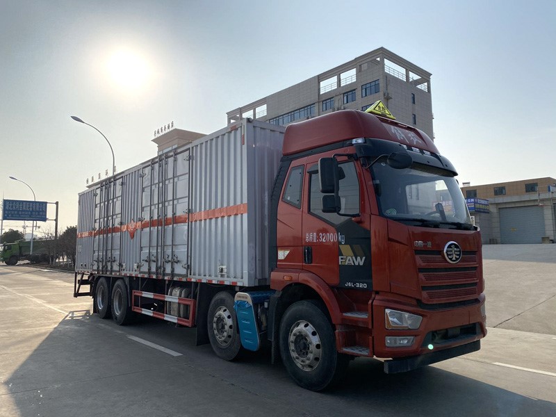 CSC5321XRYC6型易燃液體廂式運(yùn)輸車(chē)