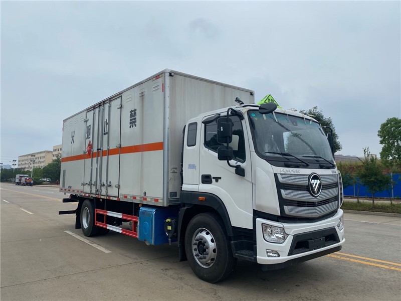 CSC5180XRQB6型易燃?xì)怏w廂式運(yùn)輸車(chē)