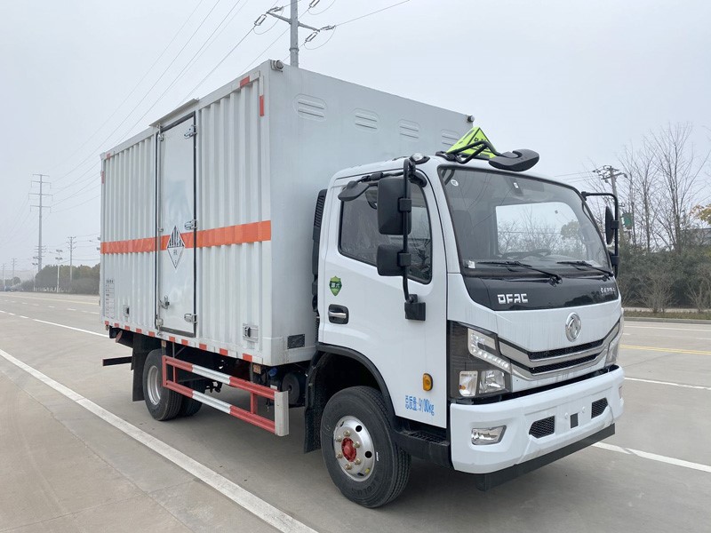 CSC5095XZW6型雜項(xiàng)危險(xiǎn)物品廂式運(yùn)輸車(chē)