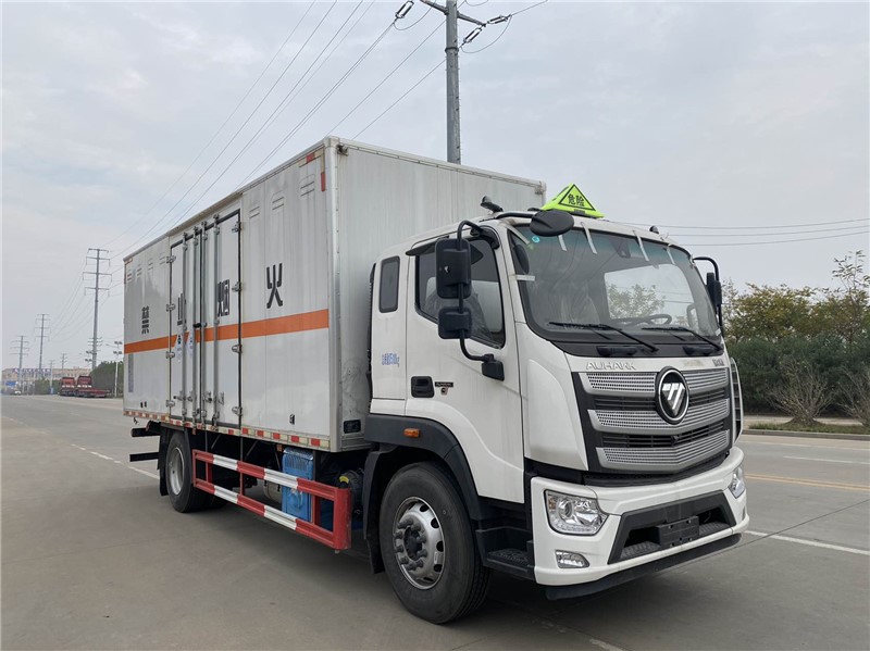 CSC5180XDGB6型毒性和感染性物品廂式運(yùn)輸車(chē)