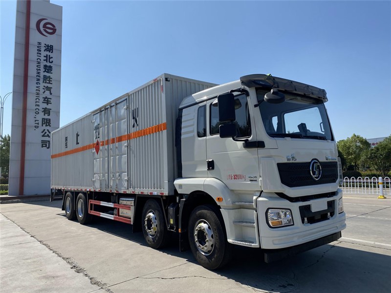 CSC5329XRYS6型易燃液體廂式運(yùn)輸車(chē)