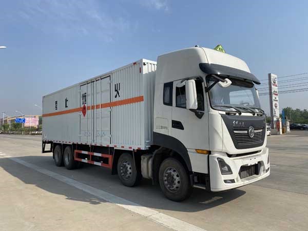 CSC5320XRYD6型易燃液體廂式運(yùn)輸車(chē)