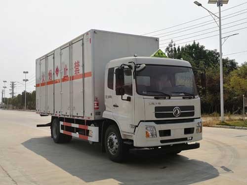 CSC5180XRYD6型易燃液體廂式運(yùn)輸車(chē)