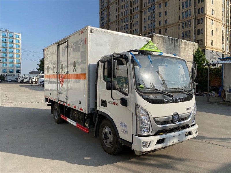 CSC5048XRYB6型易燃液體廂式運(yùn)輸車(chē)