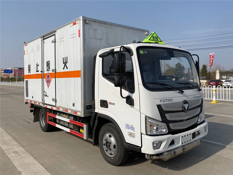 CSC5045XRGB6型易燃固體廂式運(yùn)輸車(chē)