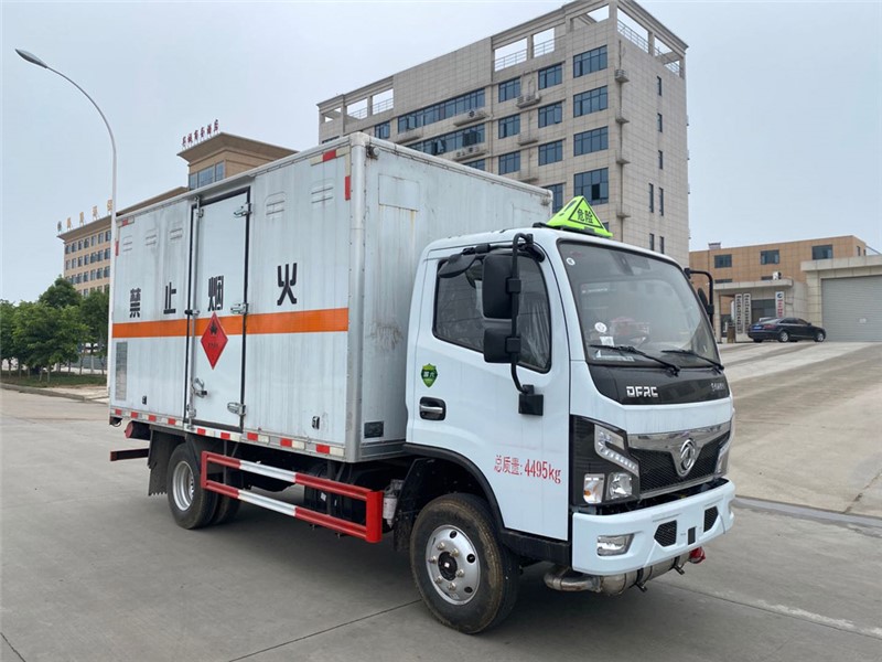 CSC5041XRY6型易燃液體廂式運(yùn)輸車(chē)