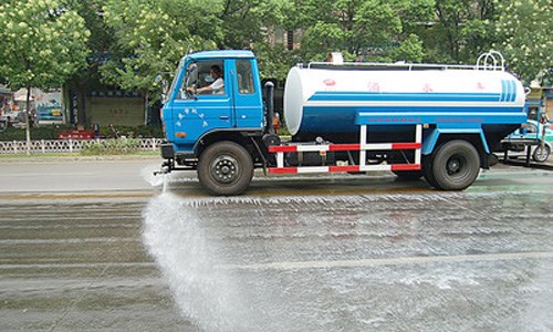 重型灑水車出售完成“大豐收”